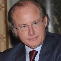 Foto Nicoloro G. Milano 15/12/2010 Incontro, al Circolo della Stampa, sul tema ” Padri, figli e Patrimoni: Family business e passaggio generazionale ” per fare il punto sui servizi di eccellenza e sulle novita’ da mettere in atto a fronte delle esigenze di gestione dei patrimoni familiari in particolare nelle fasi critiche dei passaggi generazionali. nella foto Stefano Cordero di Montezemolo