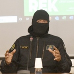 Foto Nicoloro G.   08/10/2022   Ravenna   Incontro pubblico con il Comandante Alfa, luogotenente dei Carabinieri in pensione, tra i fondatori del G.I.S., Gruppo Intervento Speciale, ha partecipato a numerose azioni in Italia e all' estero. Ancora oggi vive nell' anonimato e sotto scorta ed e' attivo, soprattutto nelle scuole, per parlare di lotta alla mafia e al terrorismo, di cyberbullismo e legalita'. E' il carabiniere piu' decorato d' Italia. nella foto il comandante Alfa.