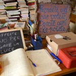 Foto Nicoloro G.   18/10/2020   Portico di Romagna ( Forli\'-Cesena )   In questo borgo e\' attiva dal 2017 la \' Biblioteca dei libri liberi \', una forma di booksharing con lo scopo di promuovere la diffusione della cultura dei libro e della sua lettura. Un ex negozio di fabbro, affittato dalla famiglia Raggi, accoglie libri abbandonati o donati dai cittadini e dai turisti. Migliaia di libri, in italiano e altre lingue, che chiunque puo\' prendere in prestito o per sempre, gratis e senza alcun controllo. nella foto dei cartelli informano i visitatori.