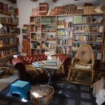 Foto Nicoloro G.   18/10/2020   Portico di Romagna ( Forli\'-Cesena )   In questo borgo e\' attiva dal 2017 la \' Biblioteca dei libri liberi \', una forma di booksharing con lo scopo di promuovere la diffusione della cultura dei libro e della sua lettura. Un ex negozio di fabbro, affittato dalla famiglia Raggi, accoglie libri abbandonati o donati dai cittadini e dai turisti. Migliaia di libri, in italiano e altre lingue, che chiunque puo\' prendere in prestito o per sempre, gratis e senza alcun controllo. nella foto l\' interno della biblioteca con migliaia di libri posti sugli scaffali e suddivisi per argomento.