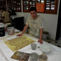 Foto Nicoloro G.  09/04/2015   Coriano ( Rimini )  La Comunità di San Patrignano, fondata nel 1978, è una Organizzazione Non Governativa autogestita che accoglie e assiste attualmente circa 1300 tra ragazzi e ragazze. nella foto il laboratorio di decorazione dove si apprendono tecniche della lavorazione del cuoio e si realizzano a mano carte da parati e accessori di moda come borse e cinture.