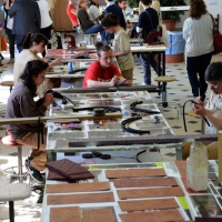 Foto Nicoloro G.  09/04/2015   Coriano ( Rimini )  La Comunità di San Patrignano, fondata nel 1978, è una Organizzazione Non Governativa autogestita che accoglie e assiste attualmente circa 1300 tra ragazzi e ragazze. nella foto il laboratorio di decorazione dove si apprendono tecniche della lavorazione del cuoio e si realizzano a mano carte da parati e accessori di moda come borse e cinture.