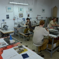 Foto Nicoloro G.  09/04/2015   Coriano ( Rimini )  La Comunità di San Patrignano, fondata nel 1978, è una Organizzazione Non Governativa autogestita che accoglie e assiste attualmente circa 1300 tra ragazzi e ragazze. nella foto il laboratorio di decorazione dove si apprendono tecniche della lavorazione del cuoio e si realizzano a mano carte da parati e accessori di moda come borse e cinture.