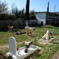 Foto Nicoloro G.  09/04/2015   Coriano ( Rimini )  La Comunità di San Patrignano, fondata nel 1978, è una Organizzazione Non Governativa autogestita che accoglie e assiste attualmente circa 1300 tra ragazzi e ragazze. nella foto uno scorcio del cimiterino interno alla Comunità dove sono seppelliti tanti degli ospiti deceduti nel corso degli anni.