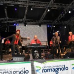 Foto Nicoloro G.   03/08/2020   Gatteo a Mare  ( FC )   La Milanesiana, che in questa edizione ha per tema ' I Colori ', sbarca in Emilia-Romagna e nella terra del ' liscio ' dedica una serata al re del ' Liscio romagnolo ' Secondo Casadei. nella foto l' Orchestra Extraliscio.