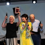 Foto Nicoloro G.   03/08/2020   Gatteo a Mare  ( FC )   La Milanesiana, che in questa edizione ha per tema \' I Colori \', sbarca in Emilia-Romagna e nella terra del \' liscio \' dedica una serata al re del \' Liscio romagnolo \' Secondo Casadei. nella foto da sinistra Riccarda Casadei, premiata con La Rosa d\' oro della Milanesiana, Elisabetta Sgarbi e Vittorio Sgarbi.