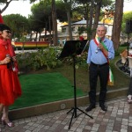 Foto Nicoloro G.   06/08/2020   Milano Marittima-Cervia  ( RA )  Inaugurazione del monumento ' La Rosa della Milanesiana di Riviera ', opera dell' artista Marco Lodola e donato dalla Fondazione Elisabetta Sgarbi al comune di Cervia. nella foto da sinistra Elisabetta Sgarbi, il sindaco di Cervia Massimo Medri e l' artista Marco Lodola.