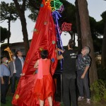 Foto Nicoloro G.   06/08/2020   Milano Marittima-Cervia  ( RA )  Inaugurazione del monumento ' La Rosa della Milanesiana di Riviera ', opera dell' artista Marco Lodola e donato dalla Fondazione Elisabetta Sgarbi al comune di Cervia. nella foto il momento della svelatura dell' opera.