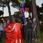 Foto Nicoloro G.   06/08/2020   Milano Marittima-Cervia  ( RA )  Inaugurazione del monumento ' La Rosa della Milanesiana di Riviera ', opera dell' artista Marco Lodola e donato dalla Fondazione Elisabetta Sgarbi al comune di Cervia. nella foto il momento della svelatura dell' opera.
