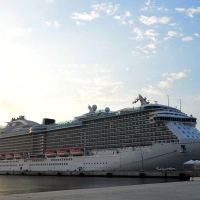 Foto Nicoloro G.   31/08/2014     Porto Corsini ( Ravenna )        Ha attraccato al molo di Porto Corsini/Ravenna la " Regal Princess ". Costruita da Fincantieri di Monfalcone e inaugurata dal premier Matteo Renzi è tra le 10 navi da crociera più grandi al mondo. 141.000 tonnellata, 330 metri di lunghezza, 1780 cabine, 4200 passeggeri e 1200 di equipaggio. Questa è la prima crociera nel Mediterraneo. nella foto la Regal Princess attraccata al molo.