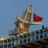 Foto Nicoloro G.  31/08/2014     Porto Corsini ( Ravenna )        Ha attraccato al molo di Porto Corsini/Ravenna la " Regal Princess ". Costruita da Fincantieri di Monfalcone e inaugurata dal premier Matteo Renzi è tra le 10 navi da crociera più grandi al mondo. 141.000 tonnellata, 330 metri di lunghezza, 1780 cabine, 4200 passeggeri e 1200 di equipaggio. Questa è la prima crociera nel Mediterraneo. nella foto la bandiera delle Bermuda nel cui registro navale è iscritta.