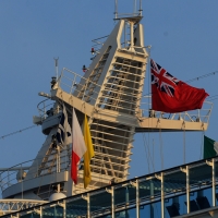 Foto Nicoloro G.  31/08/2014     Porto Corsini ( Ravenna )        Ha attraccato al molo di Porto Corsini/Ravenna la " Regal Princess ". Costruita da Fincantieri di Monfalcone e inaugurata dal premier Matteo Renzi è tra le 10 navi da crociera più grandi al mondo. 141.000 tonnellata, 330 metri di lunghezza, 1780 cabine, 4200 passeggeri e 1200 di equipaggio. Questa è la prima crociera nel Mediterraneo. nella foto la bandiera delle Bermuda nel cui registro navale è iscritta.