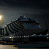 Foto Nicoloro G.  31/08/2014     Porto Corsini ( Ravenna )        Ha attraccato al molo di Porto Corsini/Ravenna la " Regal Princess ". Costruita da Fincantieri di Monfalcone e inaugurata dal premier Matteo Renzi è tra le 10 navi da crociera più grandi al mondo. 141.000 tonnellata, 330 metri di lunghezza, 1780 cabine, 4200 passeggeri e 1200 di equipaggio. Questa è la prima crociera nel Mediterraneo. nella foto la Regal Princess ha da poco attraccato al molo.