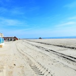 Foto Nicoloro G.   23-05-2020   Milano Marittima (Ravenna)   La regione Emilia-Romagna ha anticipato di due giorni l\' apertura della stagione balneare. Tuttavia pochissimi sono gli stabilimenti pronti a cominciare, mentre la maggior parte e\' ancora indietro con i preparativi, come dimostrano chilometri di litorale vuoti in corrispondenza degli stabilimenti balneari. nella foto lunghi tratti di litorale ancora vuoti e non attrezzati.