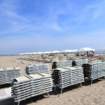 Foto Nicoloro G.   23-05-2020  Marina di Ravenna     La regione Emilia-Romagna ha anticipato di due giorni l' apertura della stagione balneare. Tuttavia pochissimi sono gli stabilimenti pronti a cominciare, mentre la maggior parte e' ancora indietro con i preparativi, come dimostrano chilometri di litorale vuoti in corrispondenza degli stabilimenti balneari. nella foto per le nuove regole di distanziamento sociale molte le sdraio e gli ombrelloni non utilizzati.