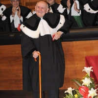 Foto Nicoloro G. 27/10/2010 Milano  Nell\'aula magna dell\'Università Cattolica conferimento della laurea honoris causa al teologo, antropologo e storico delle religioni il belga Julien Ries nel corso della cerimonia di inaugurazione dell\' anno accademico 2010-2011. nella foto Julien Ries complimentato dai professori dell\'Università Cattolica