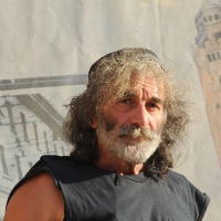 Foto Nicoloro G. 05/06/2010 Cremona Primo Festival TRA Letteratura e Musica " Le corde dell ' anima " . nella foto Mauro Corona