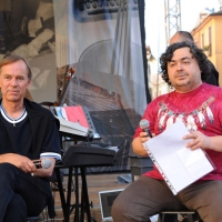 Foto Nicoloro G.  04/06/2010  Cremona  Primo Festival TRA Letteratura e Musica " Le corde dell ' anima " . nella foto Bjorn Larsson – Luca Crovi