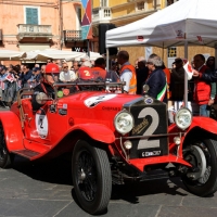 Foto Nicoloro G. 16/05/2014  Ravenna    La 32° edizione della 1000 Miglia, con le sue 435 auto, passa da Ravenna. nella foto un' auto riparte dopo la timbratura del passaggio.
