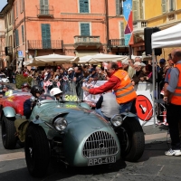 Foto Nicoloro G. 16/05/2014  Ravenna    La 32° edizione della 1000 Miglia, con le sue 435 auto, passa da Ravenna. nella foto auto in coda per la timbratura del passaggio.