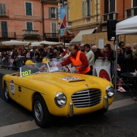 Foto Nicoloro G. 16/05/2014  Ravenna    La 32° edizione della 1000 Miglia, con le sue 435 auto, passa da Ravenna. nella foto un' auto alla timbratura del passaggio.