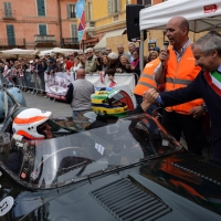 Foto Nicoloro G. 16/05/2014  Ravenna    La 32° edizione della 1000 Miglia, con le sue 435 auto, passa da Ravenna. nella foto tra i partecipanti il pilota Bruno Senna, nipote del più famoso Ayrton Senna, salutato dal vicesindaco di Ravenna Giannantonio Mingozzi.