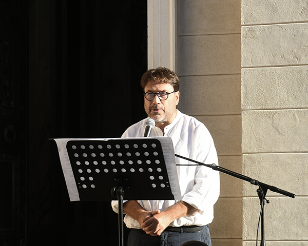 Foto Nicoloro G.   12/09/2026   Ravenna   Nell' ambito delle celebrazioni del 705° annuale della morte di Dante Alighieri continuano le letture di canti della Divina Commedia davanti alla tomba del Sommo Poeta. nella foto il professore Tomaso Montanari che ha letto il 17° 
canto del Paradiso davanti alla tomba di Dante.