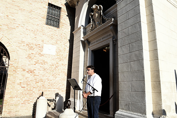 Foto Nicoloro G.   12/09/2026   Ravenna   Nell' ambito delle celebrazioni del 705° annuale della morte di Dante Alighieri continuano le letture di canti della Divina Commedia davanti alla tomba del Sommo Poeta. nella foto il professore Tomaso Montanari che ha letto il 17° 
canto del Paradiso davanti alla tomba di Dante.