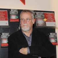 Foto Nicoloro G. Milano 13/12/2010 Incontro, alla libreria Feltrinelli di piazza Piemonte, con lo scrittore statunitense Michael Connelly e presentazione del suo ultimo libro ” La lista “. nella foto Michael Connelly