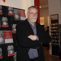 Foto Nicoloro G. Milano 13/12/2010 Incontro, alla libreria Feltrinelli di piazza Piemonte, con lo scrittore statunitense Michael Connelly e presentazione del suo ultimo libro ” La lista “. nella foto Michael Connelly