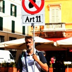 Foto Nicoloro G. 27/08/2026 Ravenna Nel giorno in cui il Consiglio di Stato e' chiamato a pronunciarsi sulla richiesta avanzata dalla giornalista Linda Maggiori di accesso ai dati sulle armi che transitano dal porto ravennate e' stato organizzato un presidio davanti alla sede del Comune. Infatti le Dogane di Ravenna, al contrario delle Dogane di Livorno, hanno negato questa richiesta e nonostante abbiano perso davanti al TAR hanno presentato appello al Consiglio di Stato. nella foto un cartello.