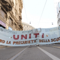 Foto Nicoloro G. 11/09/2010 Milano  Manifestazione di un migliaio di lavoratori della scuola, con prevalenza di precari, contro la riforma Gelmini, con corteo da piazza Missori fino alla sede del Provveditorato. nella foto Manifestanti con striscione di protesta