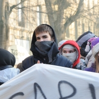 Foto Nicoloro G. Milano 14/12/2010 Corteo degli studenti contro il governo Berlusconi e la riforma Gelmini. Forte tensione con le forze dell’ ordine. nella foto Manifestanti con sciarpe