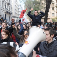 Foto Nicoloro G. Milano 14/12/2010 Corteo degli studenti contro il governo Berlusconi e la riforma Gelmini. Forte tensione con le forze dell’ ordine. nella foto Manifestanti con megafono