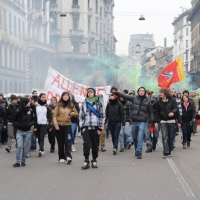 Foto Nicoloro G. 28/01/2011 Milano Corteo dei metalmeccanici per lo sciopero nazionale della Fiom. nella foto Manifestanti in Corso Venezia