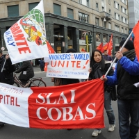 Foto Nicoloro G. 28/01/2011 Milano Corteo dei metalmeccanici per lo sciopero nazionale della Fiom. nella foto Manifestanti con striscione e bandiere
