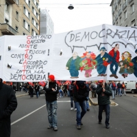 NIKFoto Nicoloro G. 28/01/2011 Milano Corteo dei metalmeccanici per lo sciopero nazionale della Fiom. nella foto Manifestanti con striscione
