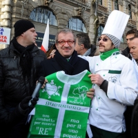 Foto Nicoloro G. 22/01/2012 Milano Manifestazione con corteo della Lega Nord contro il governo Monti. nella foto Roberto Maroni