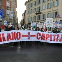 Foto Nicoloro G. 22/01/2012 Milano Manifestazione con corteo della Lega Nord contro il governo Monti. nella foto Manifestanti con striscione