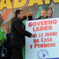 Foto Nicoloro G. 22/01/2012 Milano Manifestazione con corteo della Lega Nord contro il governo Monti. nella foto Roberto Calderoli – Marco Reguzzoni – Umberto Bossi