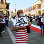 Foto Nicoloro G.   02/06/2020   Faenza ( Ra)   Nella giornata della Festa della Repubblica i partiti dell\' opposizione promuovono un flash mob di protesta contro il governo \' Per l\' Italia che vuole ripartire in sicurezza \'. nella foto alcuni partecipanti al flash mob.