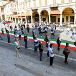 Foto Nicoloro G.   02/06/2020   Faenza ( Ra)   Nella giornata della Festa della Repubblica i partiti dell' opposizione promuovono un flash mob di protesta contro il governo ' Per l' Italia che vuole ripartire in sicurezza '. nella foto una veduta della piazza con i partecipanti al flash mob.