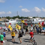 Foto Nicoloro G.   30/07/2022   Marina di Ravenna ( RA )   Manifestazione di protesta contro i rigassificatori organizzata da \' Per il clima fuori dal fossile \', Fridays for Future e Legambiente Emilia-Romagna e con l\' adesione di altri organismi politici e ambientalisti. In contemporanea questa manifestazione si svolge anche a Piombino, Ostuni, Augusta e Portoscuso, citta\' che fanno parte della Rete Nazionale per la transizione energetica e la decarbonizzazione. nella foto un momento della manifestazione.