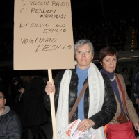 Foto Nicoloro G. 05/02/2011 Milano Manifestazione al Palasharp, per chiedere le dimissioni del premier Berlusconi, organizzata da Liberta' e Giustizia. nella foto Manifestante con cartello