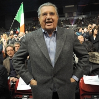 Foto Nicoloro G. 05/02/2011 Milano Manifestazione al Palasharp, per chiedere le dimissioni del premier Berlusconi, organizzata da Liberta' e Giustizia. nella foto Carlo de Benedetti