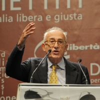 Foto Nicoloro G. 05/02/2011 Milano Manifestazione al Palasharp, per chiedere le dimissioni del premier Berlusconi, organizzata da Liberta' e Giustizia. nella foto Maurizio Pollini