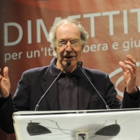 Foto Nicoloro G. 05/02/2011 Milano Manifestazione al Palasharp, per chiedere le dimissioni del premier Berlusconi, organizzata da Liberta' e Giustizia. nella foto Salvatore Veca