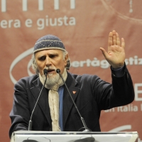 Foto Nicoloro G. 05/02/2011 Milano Manifestazione al Palasharp, per chiedere le dimissioni del premier Berlusconi, organizzata da Liberta' e Giustizia. nella foto Moni Ovadia