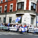 Foto Nicoloro G.   06/06/2025   Milano   Manifestazione '' Due Popoli due Stati un Destino ''' organizzata da Azione e da Italia Viva vuole lanciare un appello per il cessate il fuoco a Gaza, il rilascio degli ostaggi e la promozione della soluzione politica dei due Stati. nella foto attivisti israeliani manifestano contro Carlo Calenda ritenuto non amico in seguito a diverse dichiarazioni del premier di Azione.