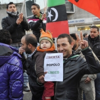 Foto Nicoloro G. 04/03/2011 Milano Manifestazione in piazza Loreto con corteo di un centinaio di immigrati libici contro il regime di Gheddafi a cui hanno partecipato anche immigrati tunisini ed egiziani. nella foto Manifestanti con bandiere e cartelli